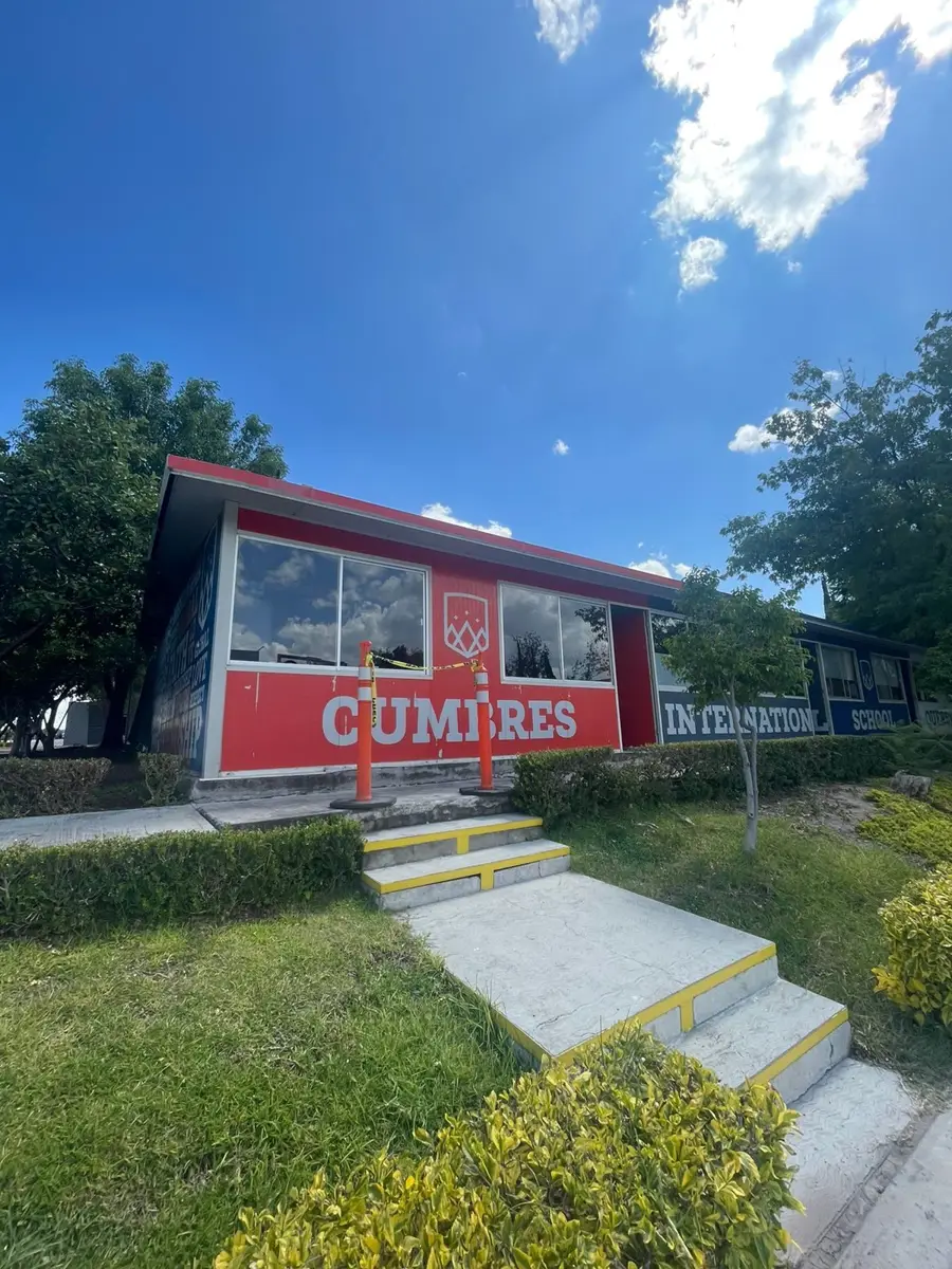Vinil en fachada de Cumbres International School