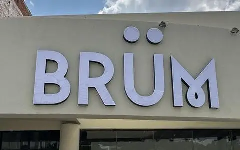 Letrero de Brüm