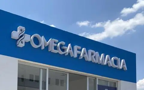 Letrero de Omega Farmacia