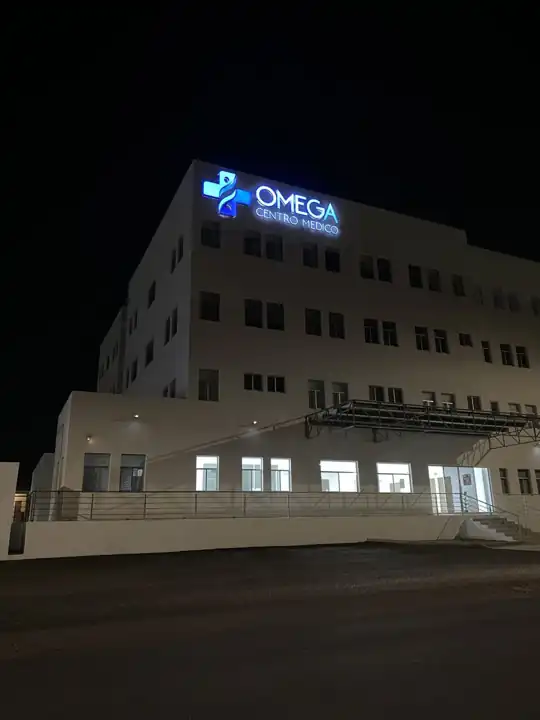 Letras 3D luminosas · Omega Centro Médico